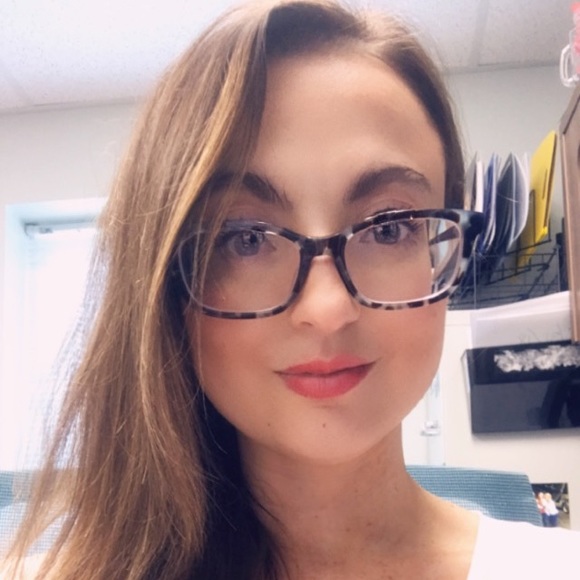 Meet your Posher, Julia - Picture 1 of 1